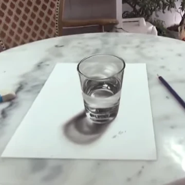 Anamorfná ilúzia pohára s vodou v 3D