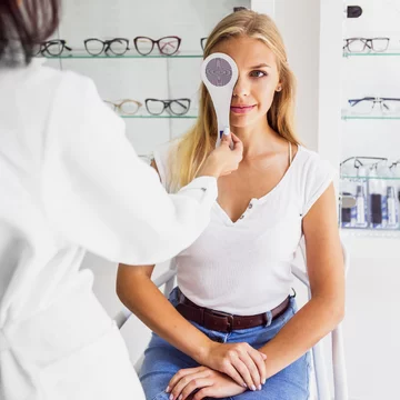 Prvé kontaktné šošovky? Aplikácia v očnej optike je bezpečný štart